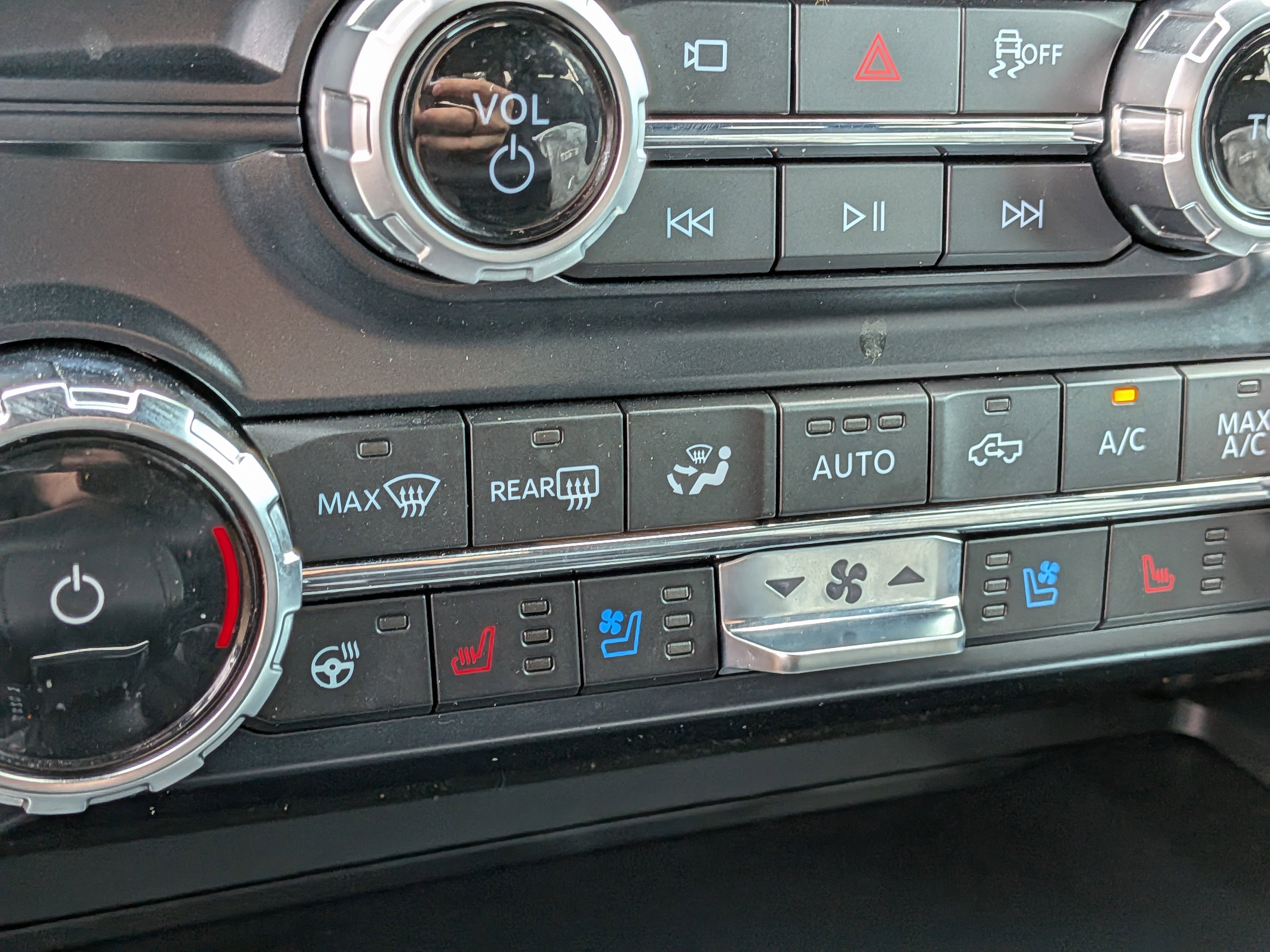 Used 2025 Ford F150 Lariat w/ Equipment Group 501A Mid image 31