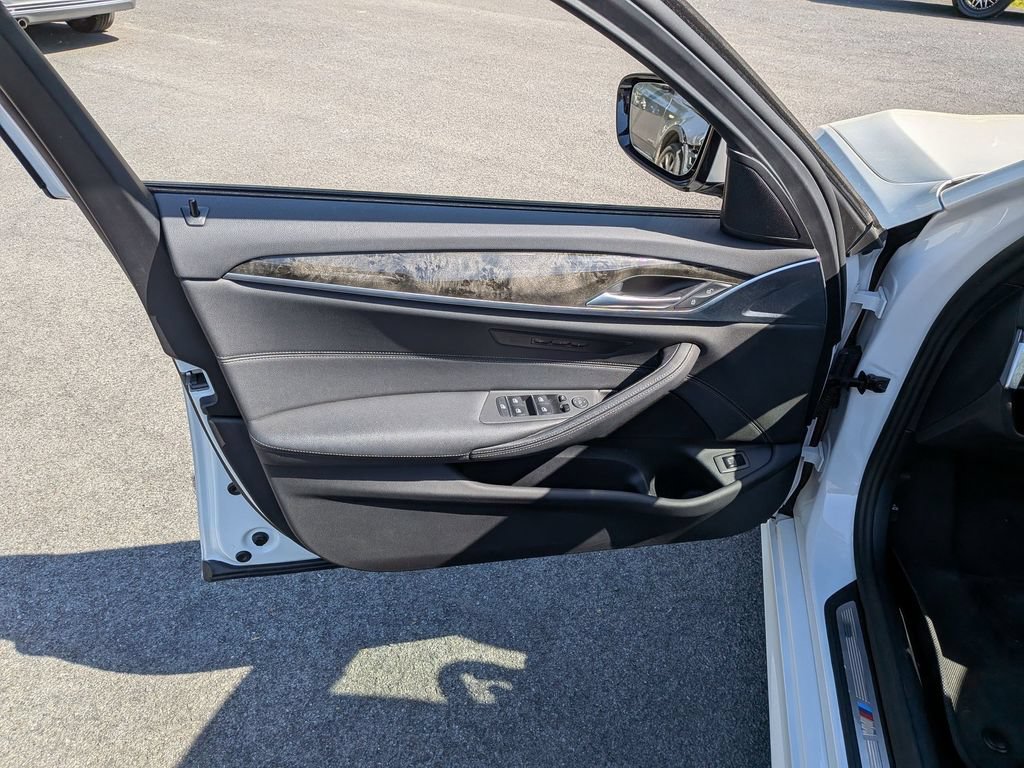 Certified 2023 BMW 540i xDrive w/ M Sport Package AWD/4WD image 8