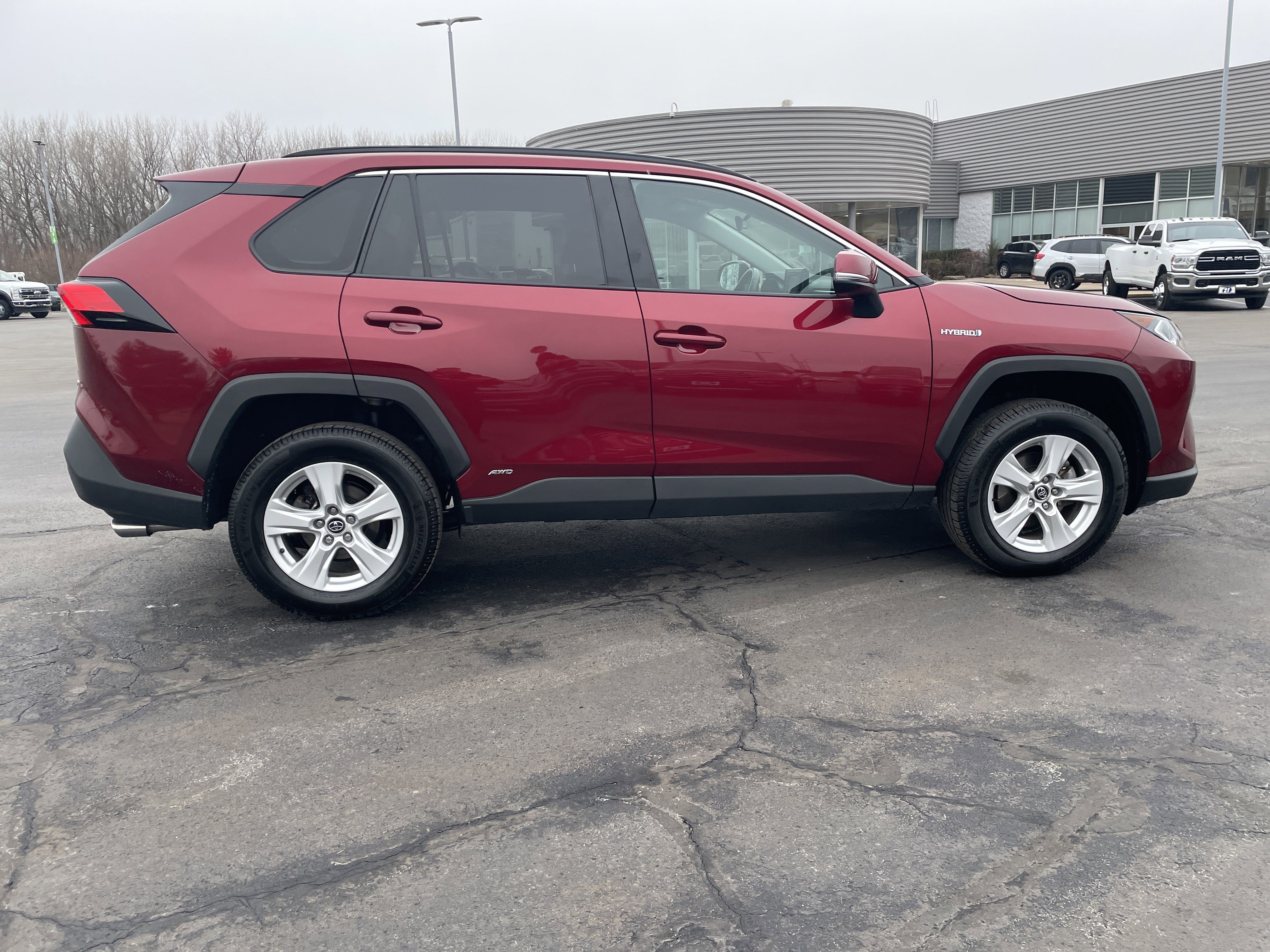 Used 2021 Toyota RAV4 XLE image 9