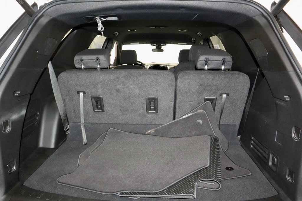 Used 2023 Chevrolet Traverse LT image 13