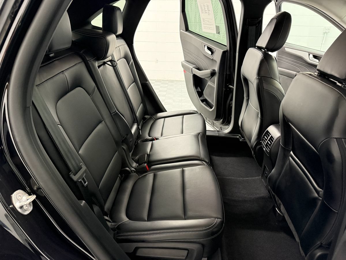 Used 2025 Ford Escape Platinum AWD/4WD image 12