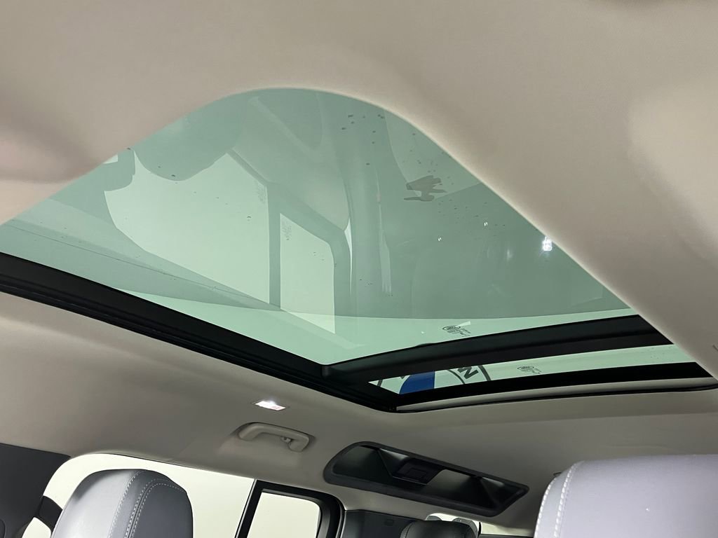 Used 2024 Land Rover Defender 110 X-Dynamic SE image 25