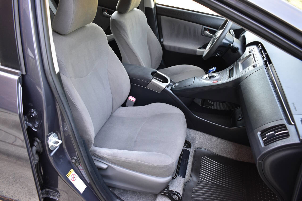 Used 2013 Toyota Prius Three image 21