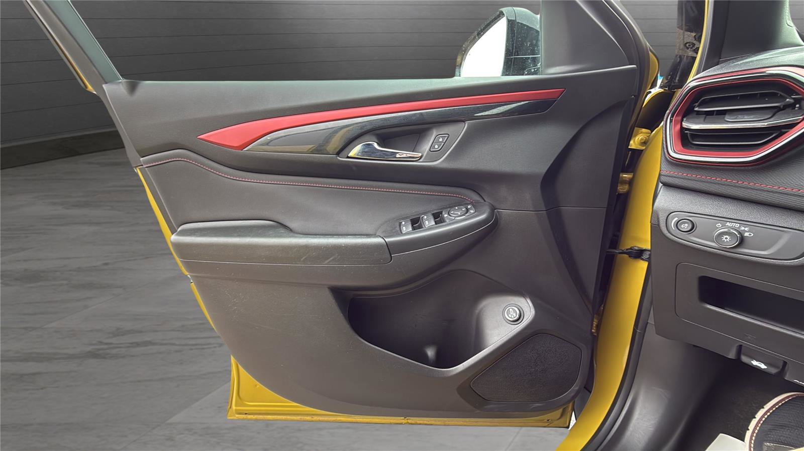 Used 2024 Chevrolet TrailBlazer RS w/ Convenience Package image 16