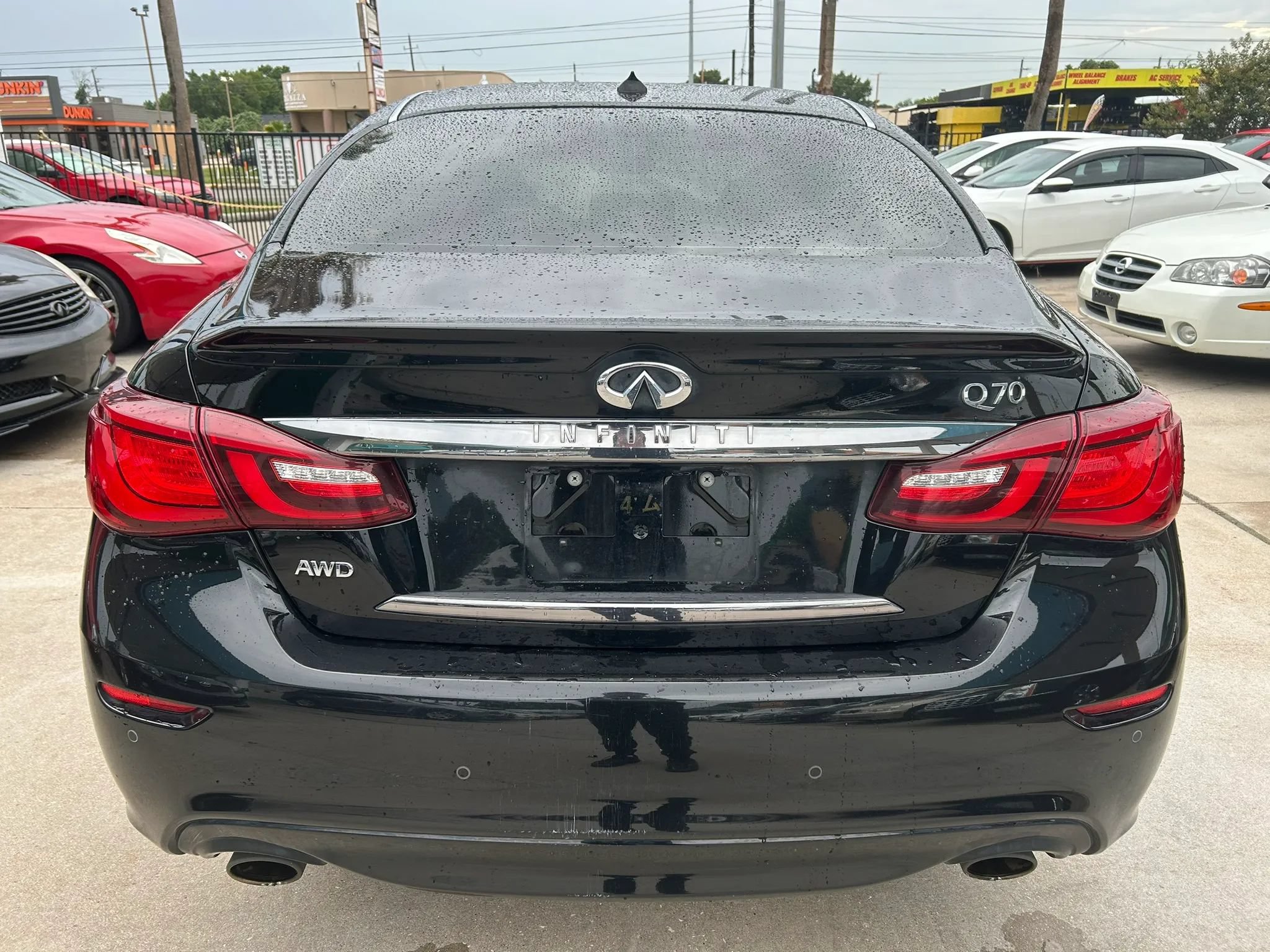 Used 2017 INFINITI Q70 3.7 AWD/4WD image 4