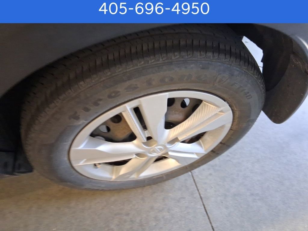 Used 2020 Nissan Kicks S image 10