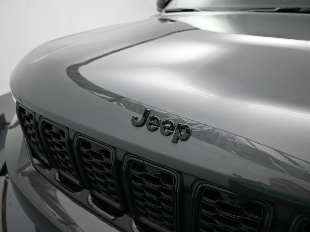 New 2025 Jeep Grand Cherokee Altitude image 28