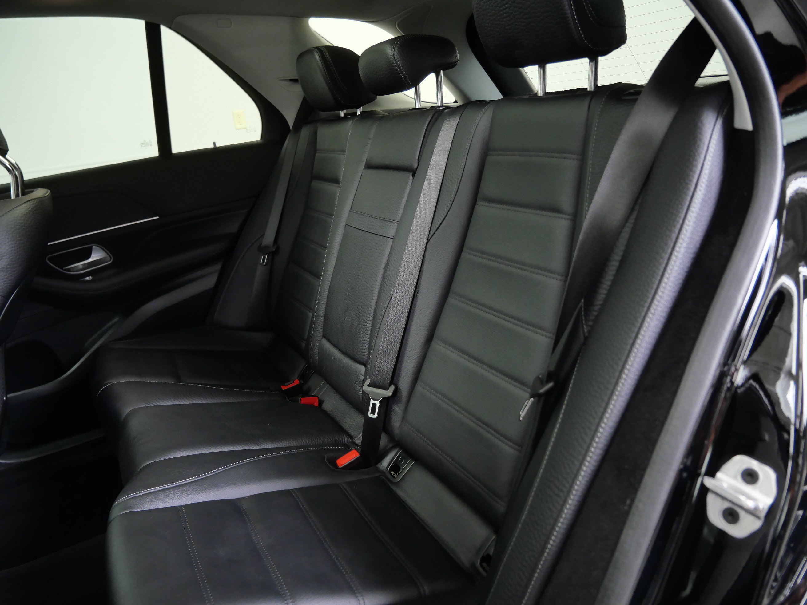 Certified 2025 Mercedes-Benz GLE 450e 4MATIC w/ Winter Package image 17