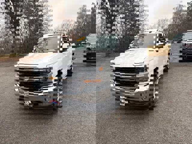 Used 2017 Chevrolet Silverado 1500 LT w/ All Star Edition image 4