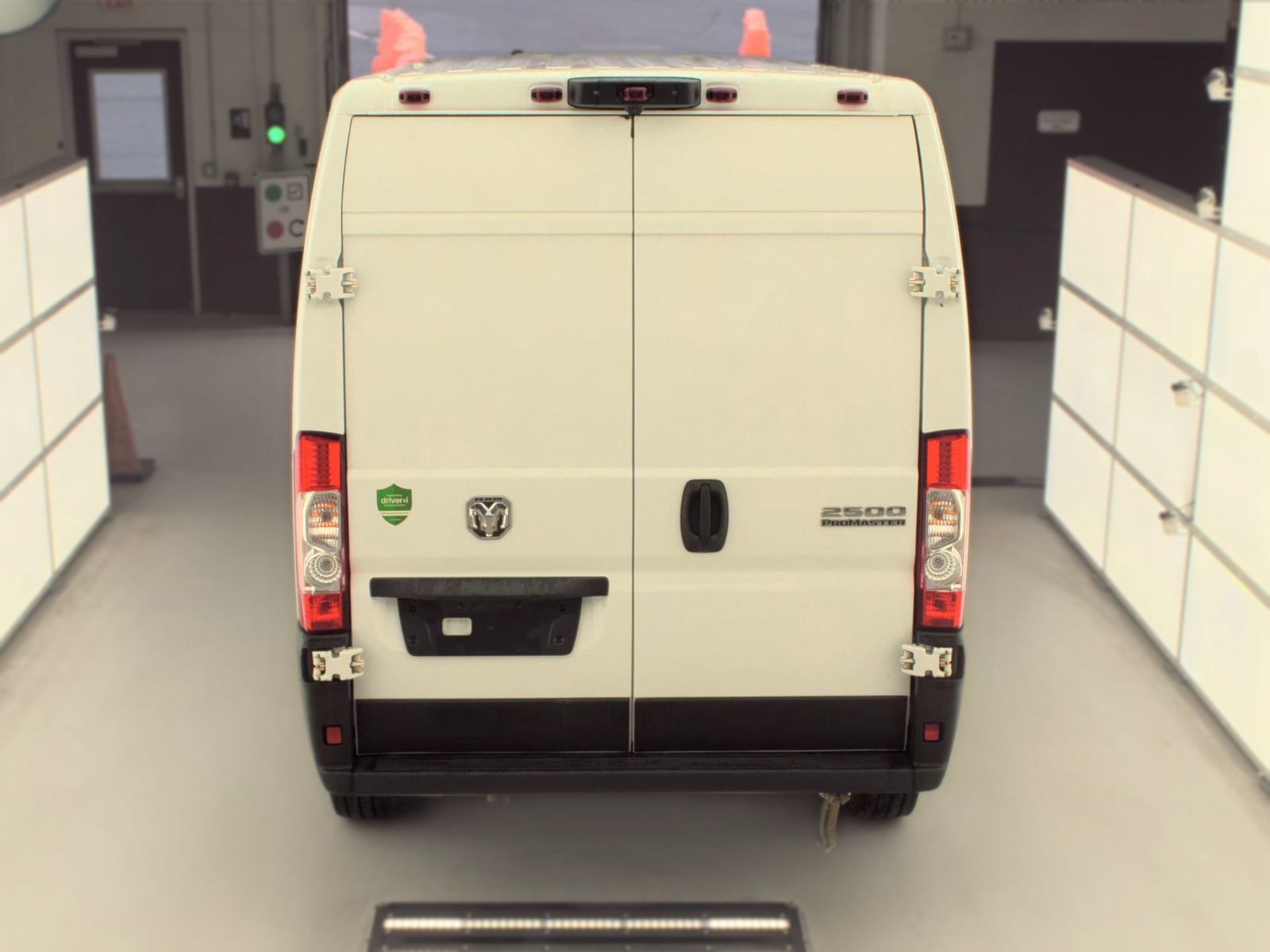 Used 2025 RAM ProMaster 2500 w/ Convenience Group FWD image 8