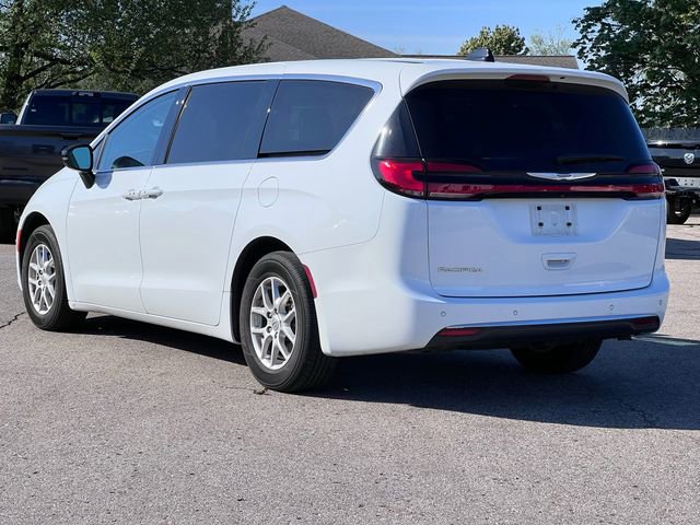 Used 2024 Chrysler Pacifica Touring-L FWD image 11