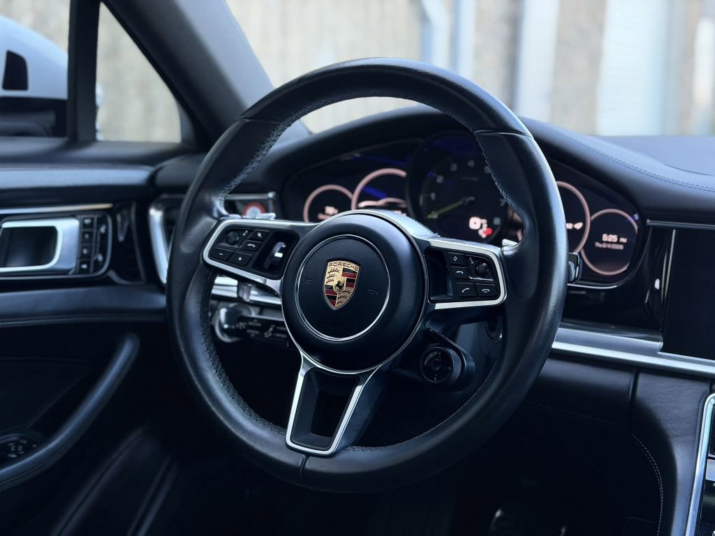 Used 2018 Porsche Panamera 4 w/ Premium Package AWD/4WD image 36