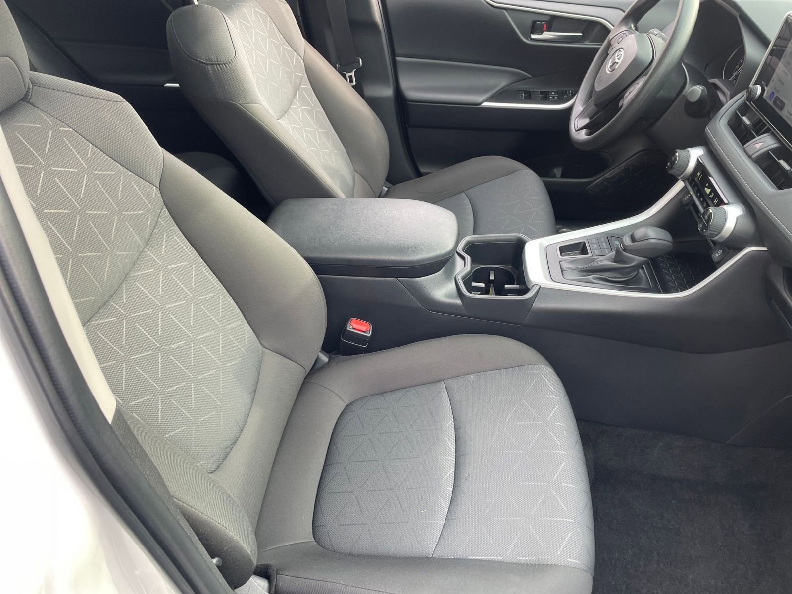 Used 2025 Toyota RAV4 XLE image 38