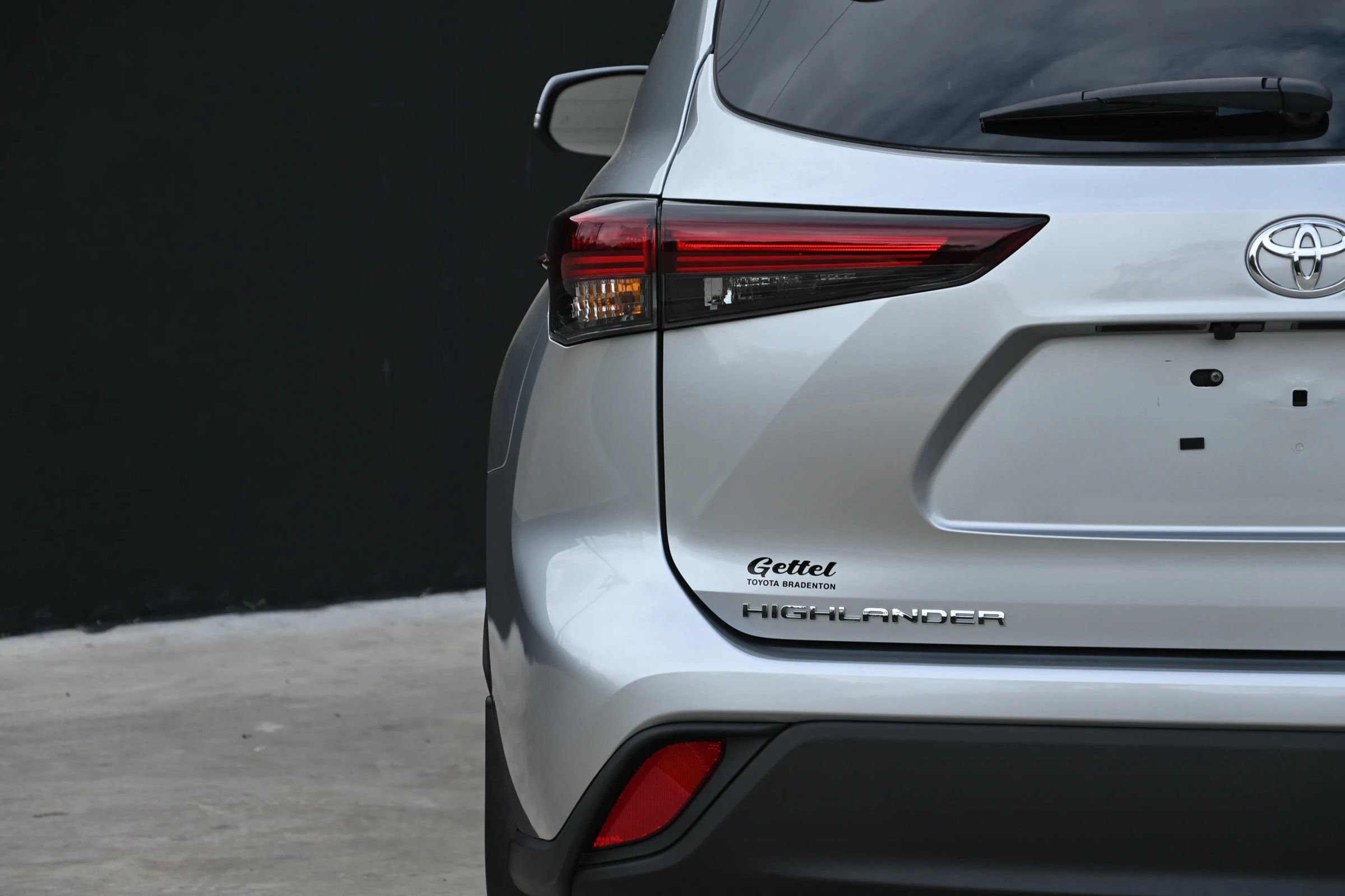 Used 2025 Toyota Highlander LE image 9