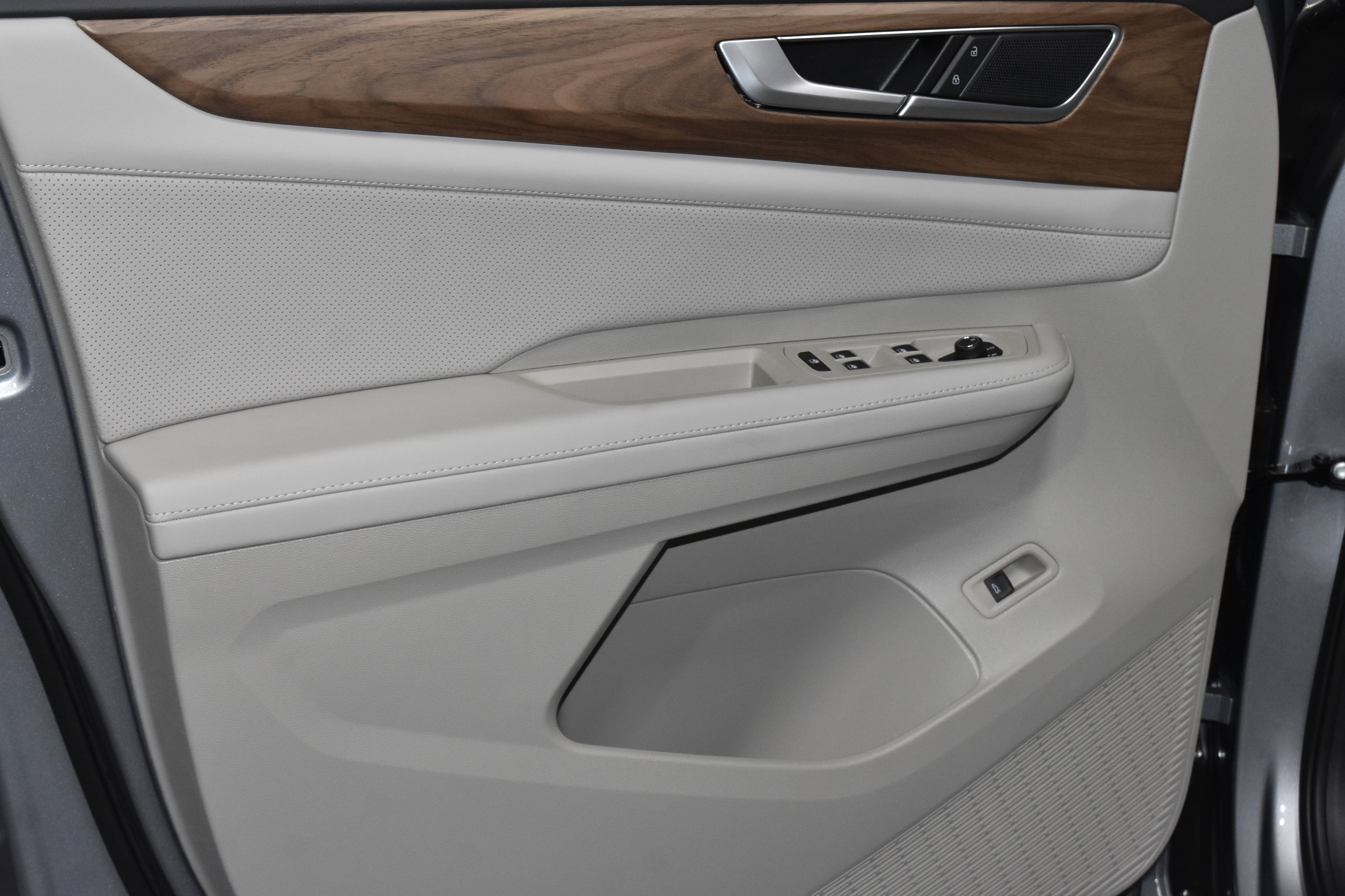 New 2026 Volkswagen Atlas SE FWD image 3