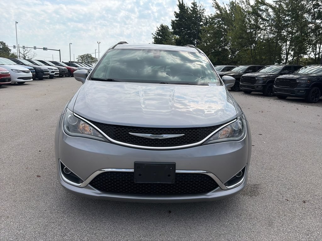 Used 2017 Chrysler Pacifica Touring-L w/ Tire & Wheel Group FWD video 2