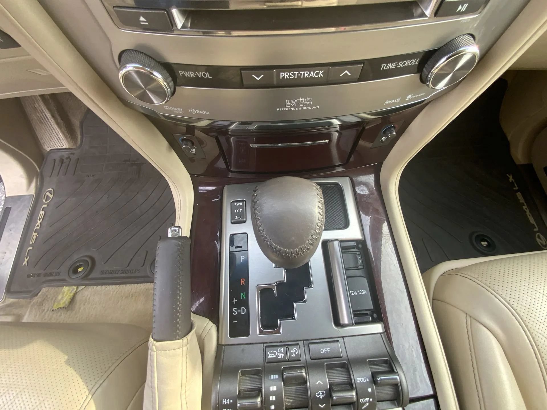Used 2013 Lexus LX 570 4WD w/ Luxury Pkg image 23