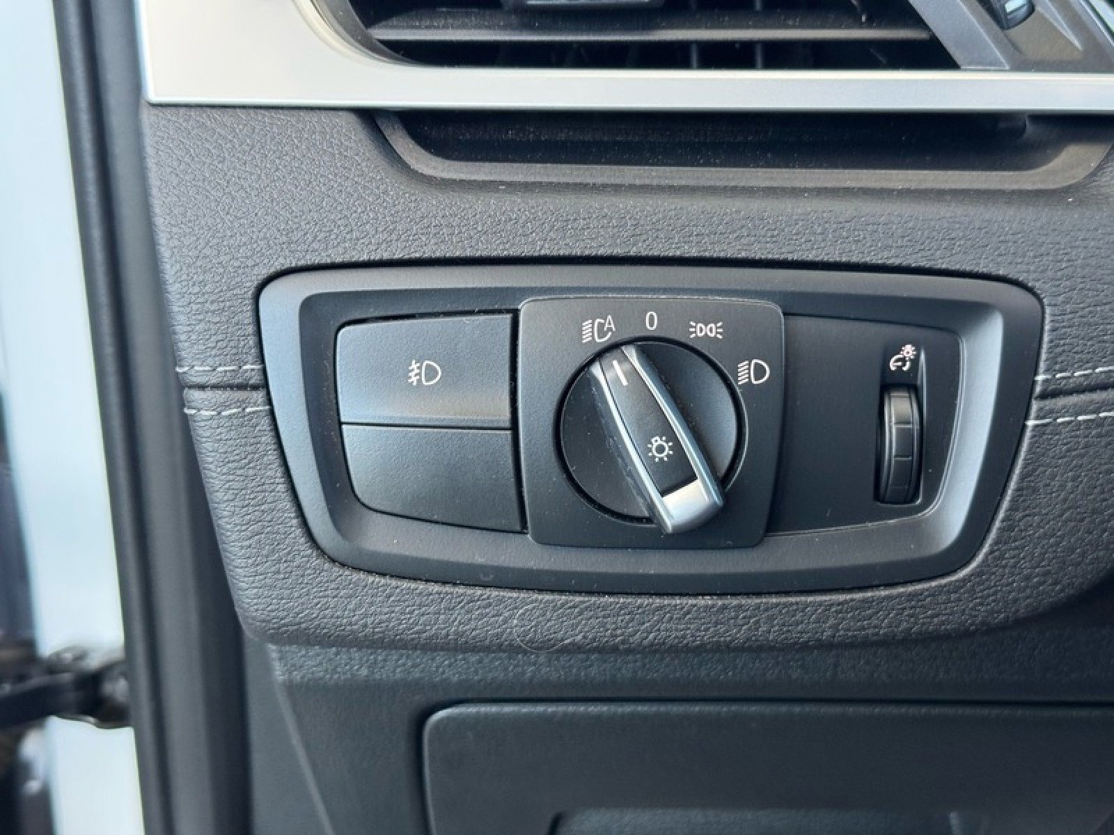 Used 2020 BMW X2 sDrive28i w/ Convenience Package image 32