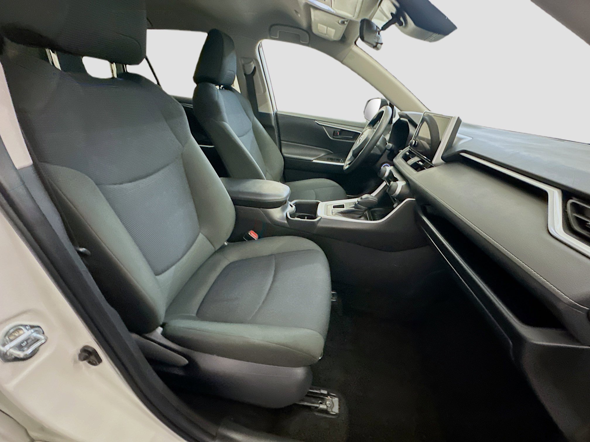 Used 2025 Toyota RAV4 LE image 32