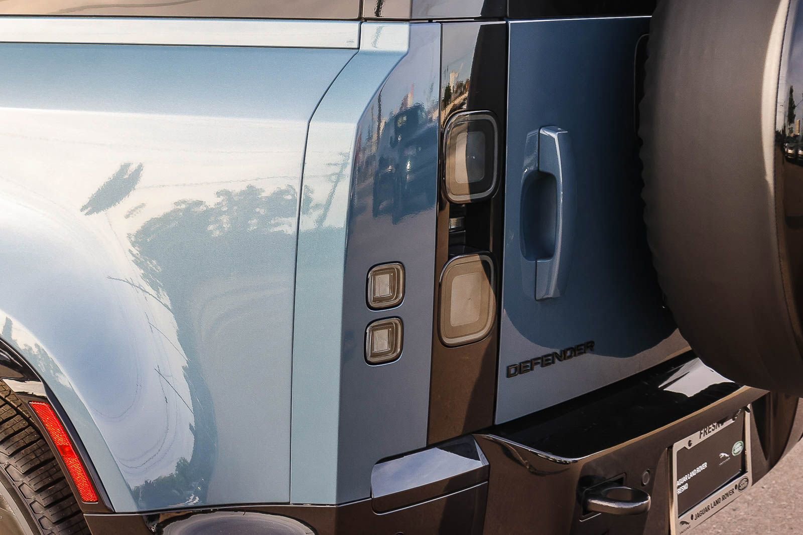 New 2026 Land Rover Defender 110 X-Dynamic SE image 11