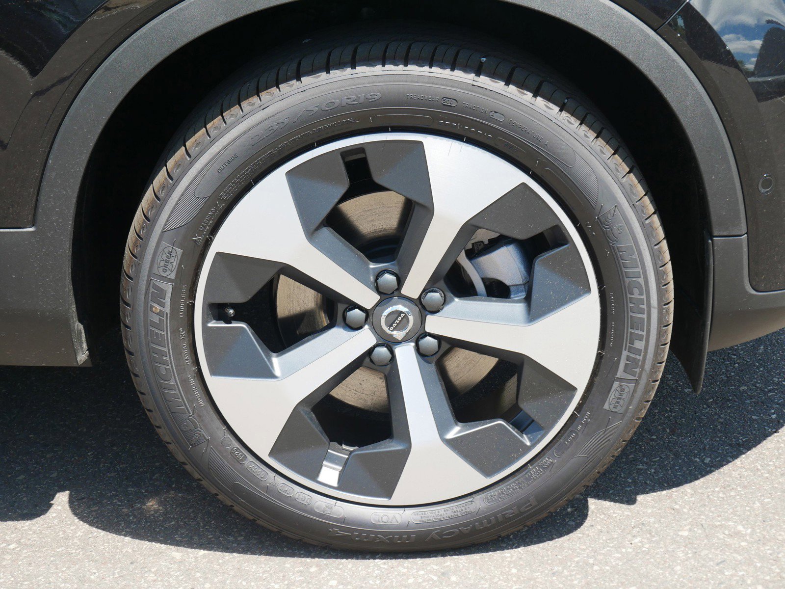 New 2026 Volvo XC40 B5 Plus w/ Protection Package Premier AWD/4WD image 4