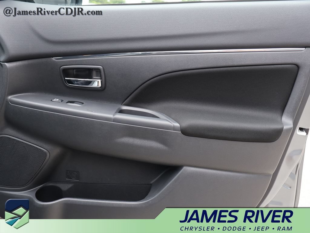 Used 2025 Mitsubishi Outlander Sport SE AWD/4WD image 9