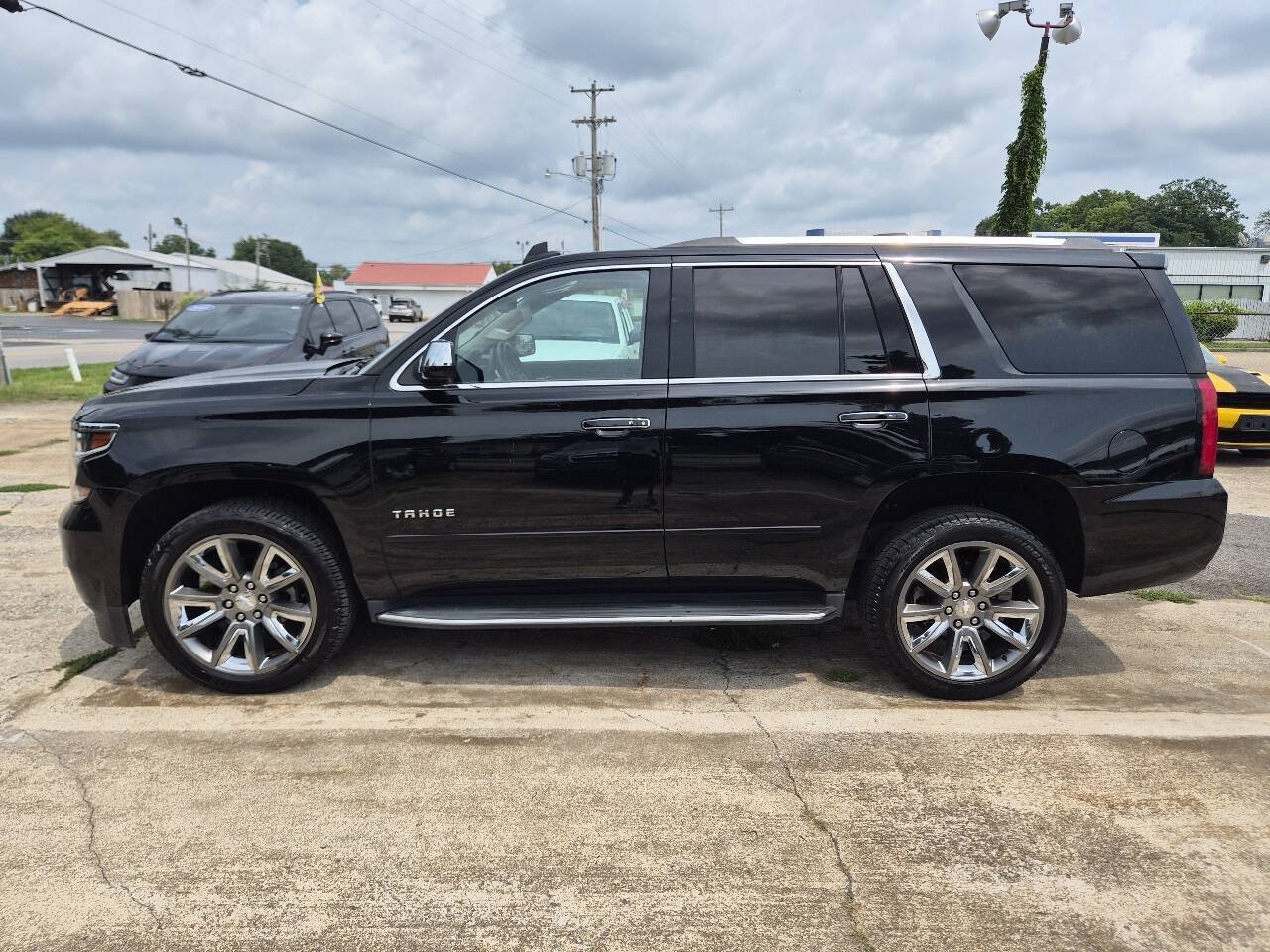 Used 2017 Chevrolet Tahoe Premier RWD image 2