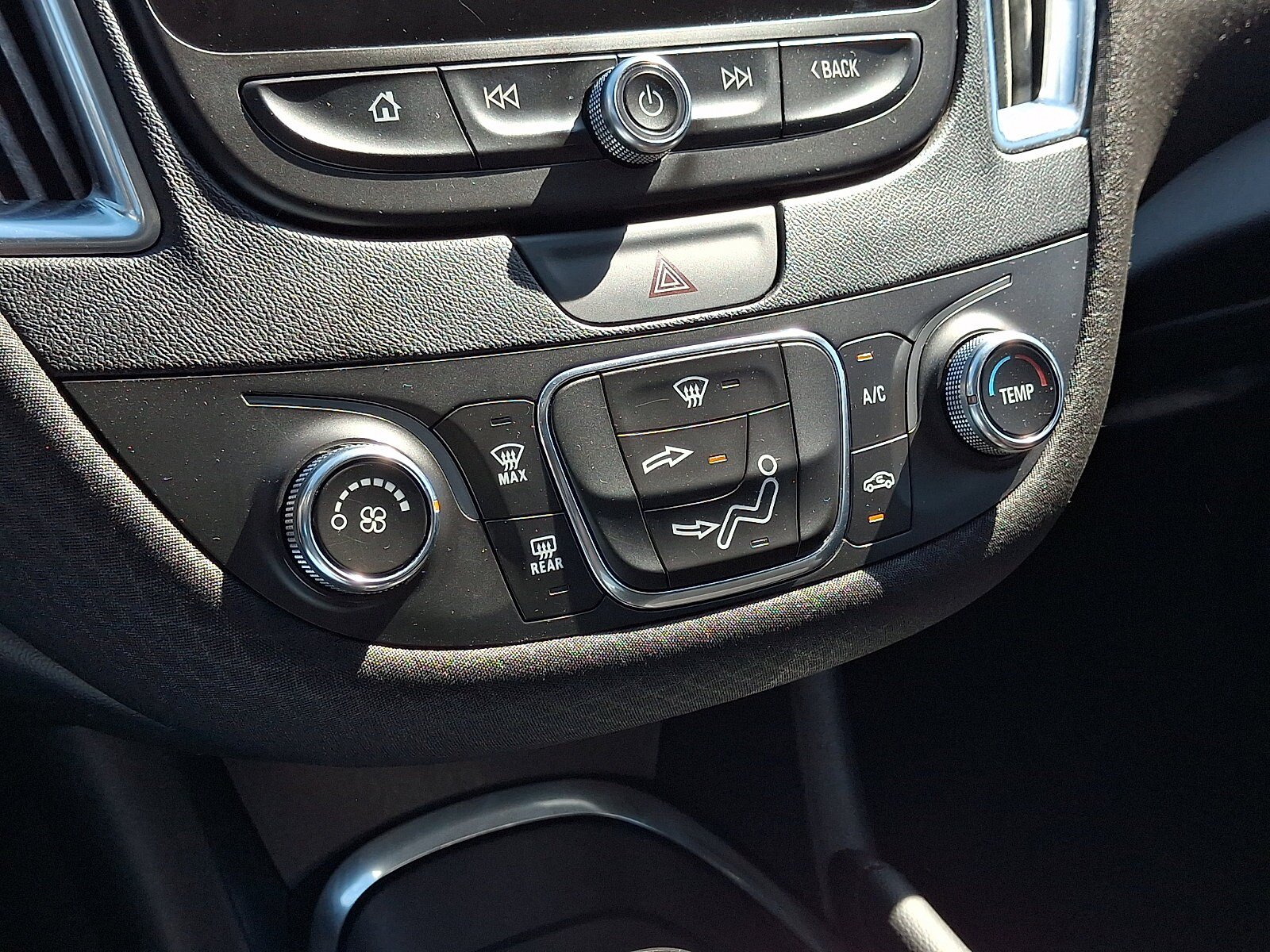 Used 2018 Chevrolet Malibu LT FWD image 18