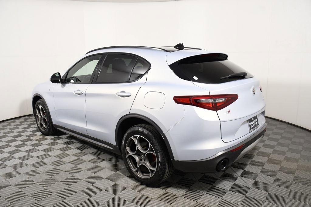 Used 2022 Alfa Romeo Stelvio Ti image 3