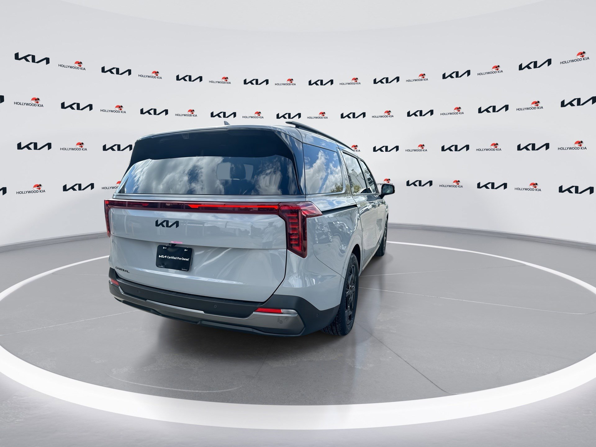 Used 2025 Kia Carnival SX Prestige image 8