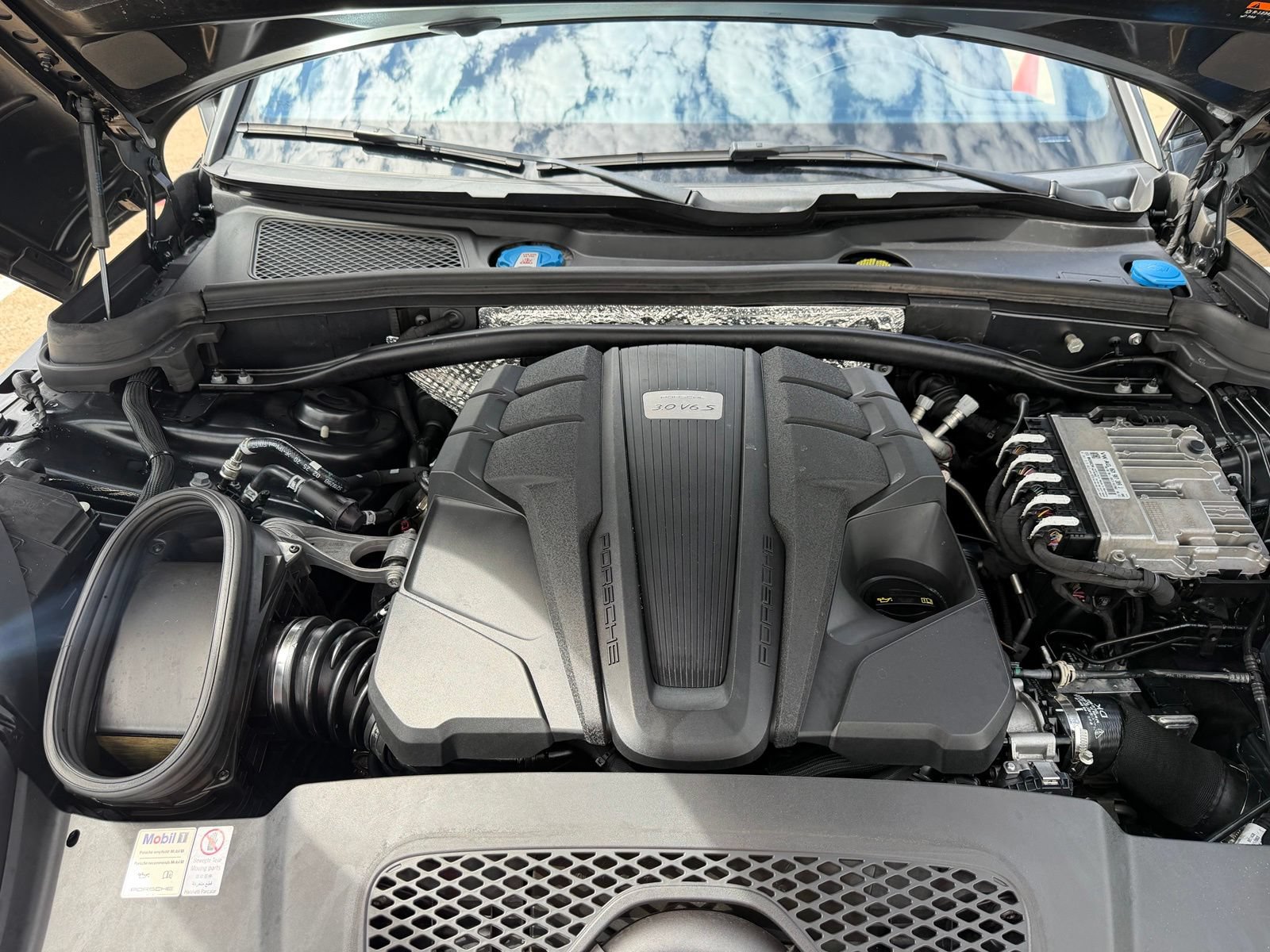 Used 2021 Porsche Macan S AWD/4WD image 18