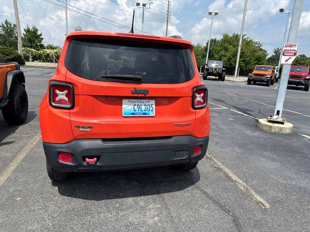 Used 2015 Jeep Renegade Trailhawk w/ Popular Equipment Group AWD/4WD image 19