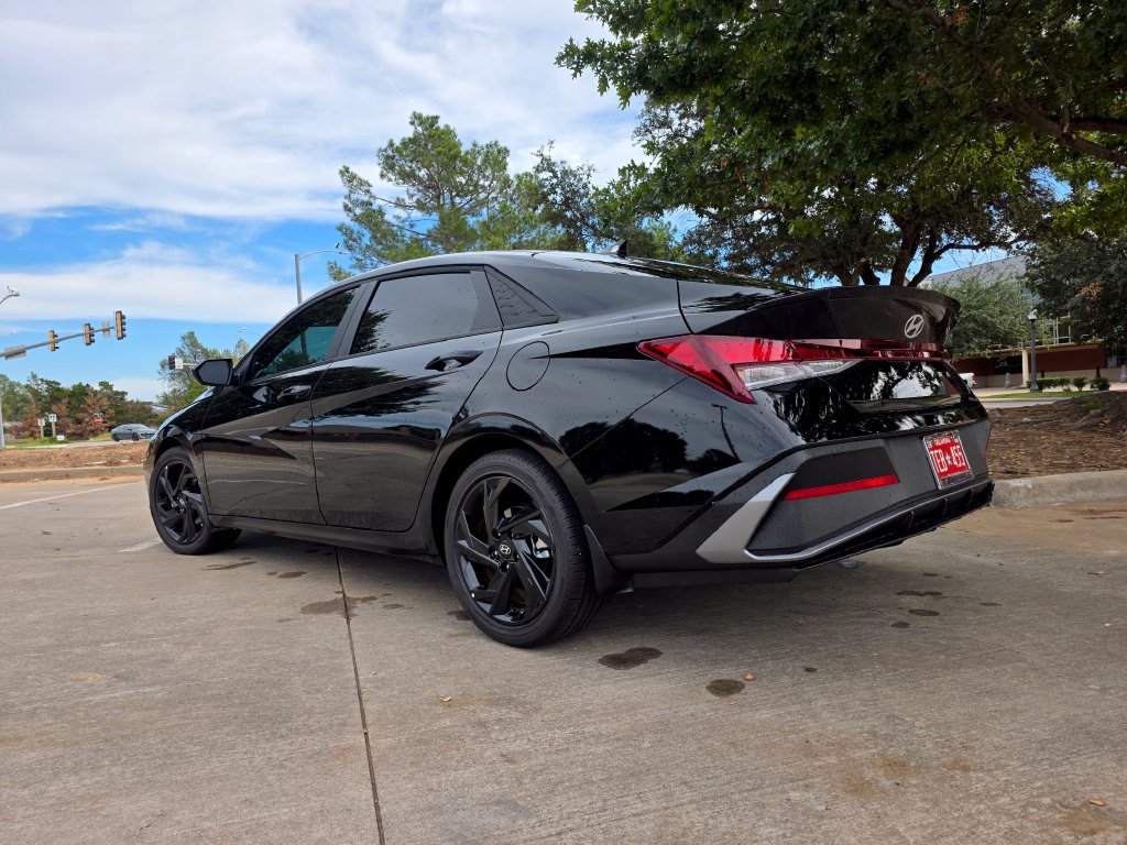 New 2026 Hyundai Elantra SEL Sport FWD image 18
