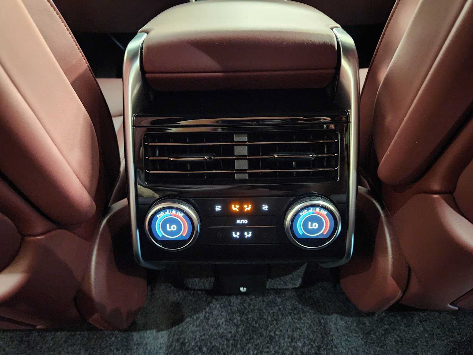 New 2026 Land Rover Range Rover SE AWD/4WD image 29