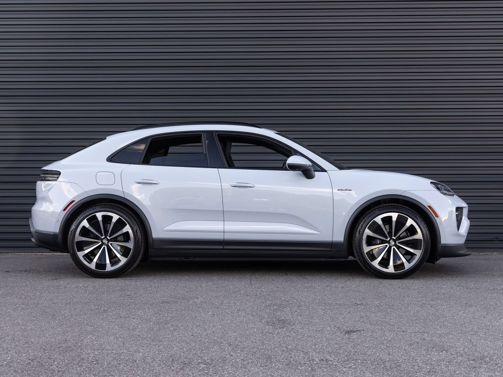 Certified 2026 Porsche Macan 4 Electric AWD/4WD image 8