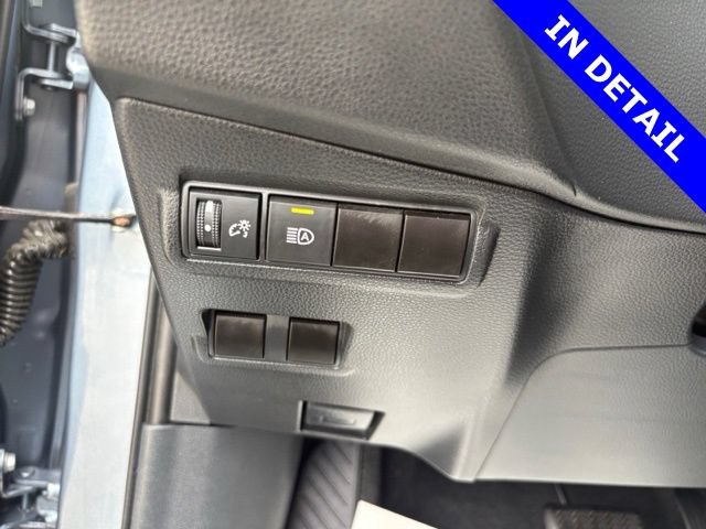 Used 2024 Toyota Corolla Cross LE AWD/4WD image 25