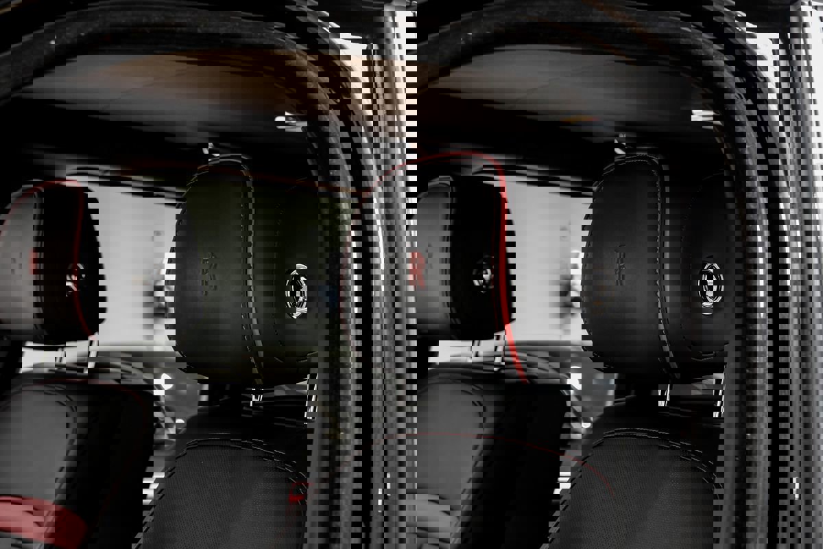 Used 2022 Rolls-Royce Cullinan Black Badge w/ Dark Exterior Package image 27