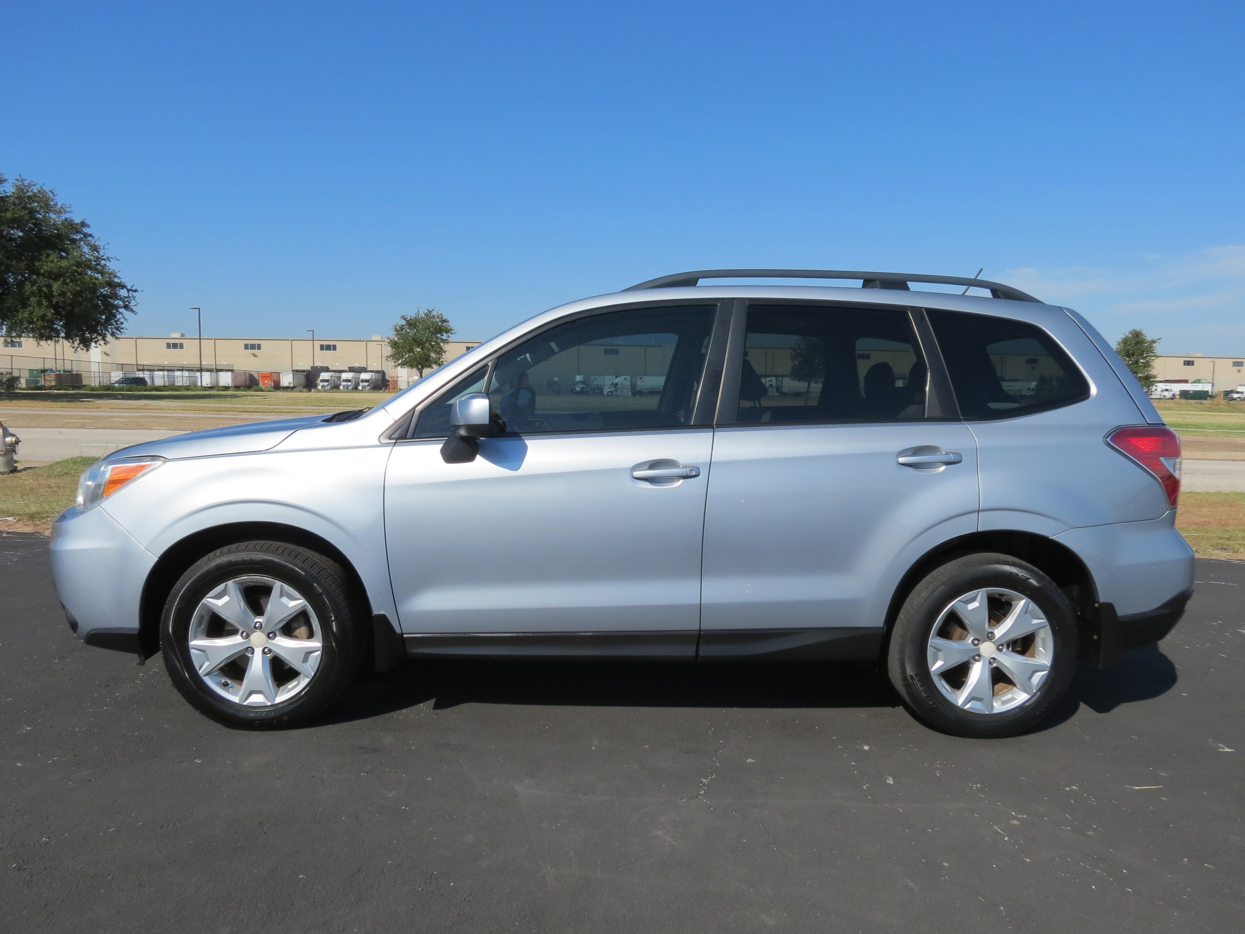 Used 2015 Subaru Forester 2.5i Premium w/ All-Weather Package AWD/4WD image 3