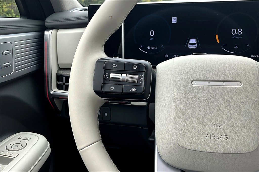 Used 2025 Hyundai Santa Fe Limited image 18