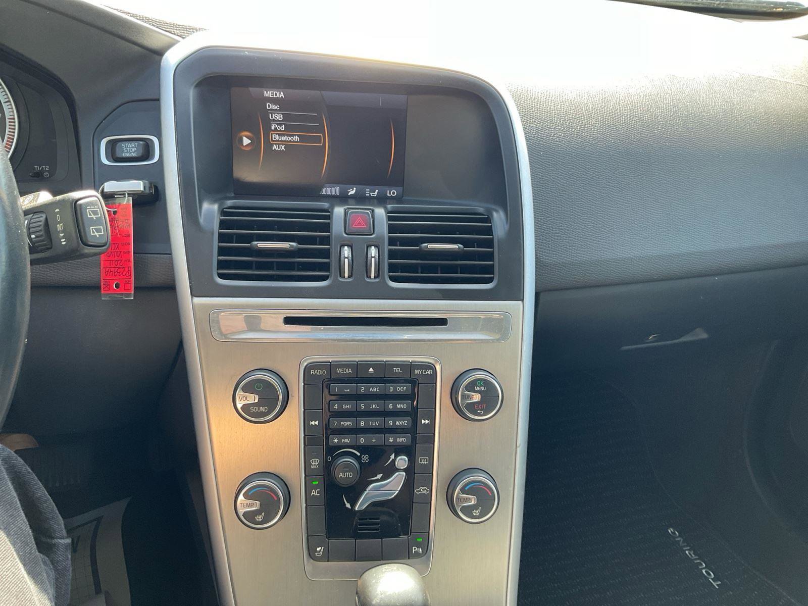 Used 2011 Volvo XC60 T6 image 18