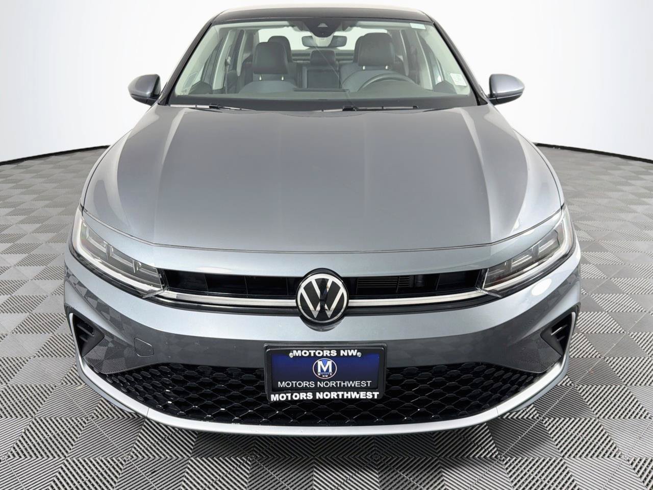Used 2025 Volkswagen Jetta SE FWD image 2