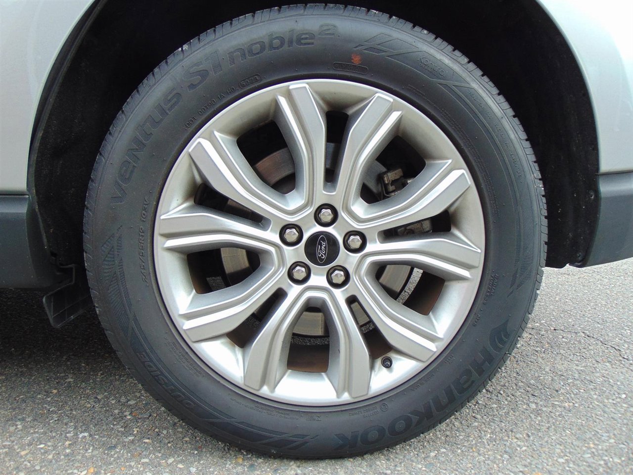 Used 2024 Ford Edge Titanium image 9