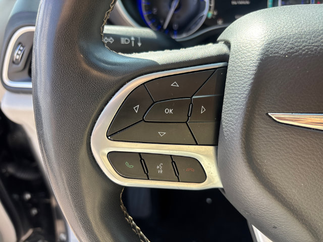Used 2023 Chrysler Pacifica Touring-L FWD image 20