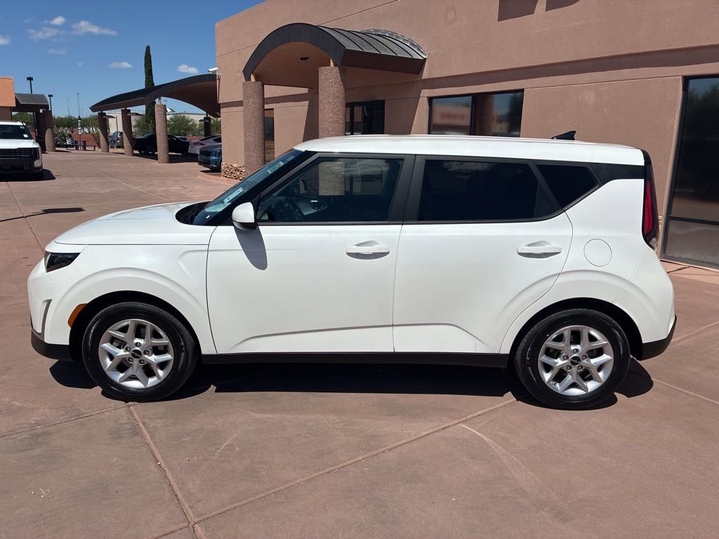 Used 2025 Kia Soul LX image 5
