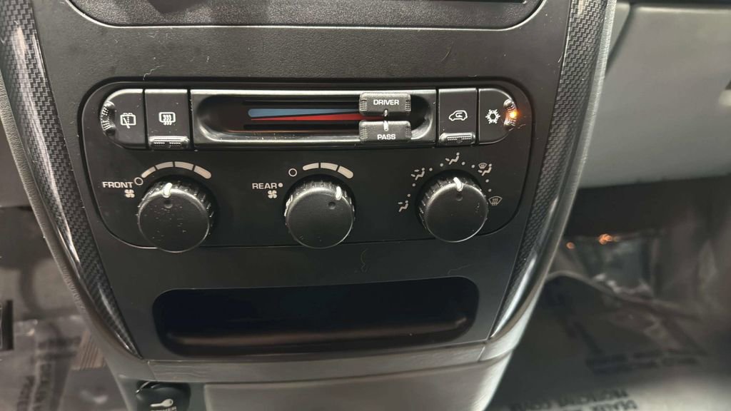 Used 2006 Dodge Grand Caravan SXT FWD image 28