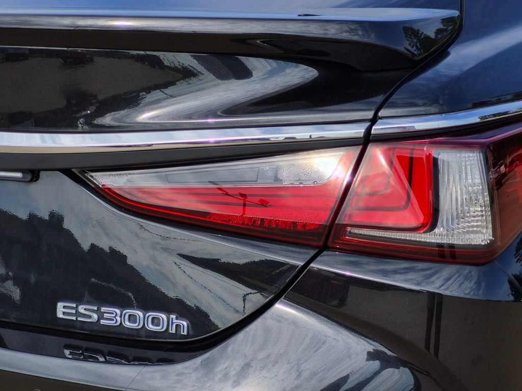 Used 2022 Lexus ES 300h w/ Premium Package FWD image 9