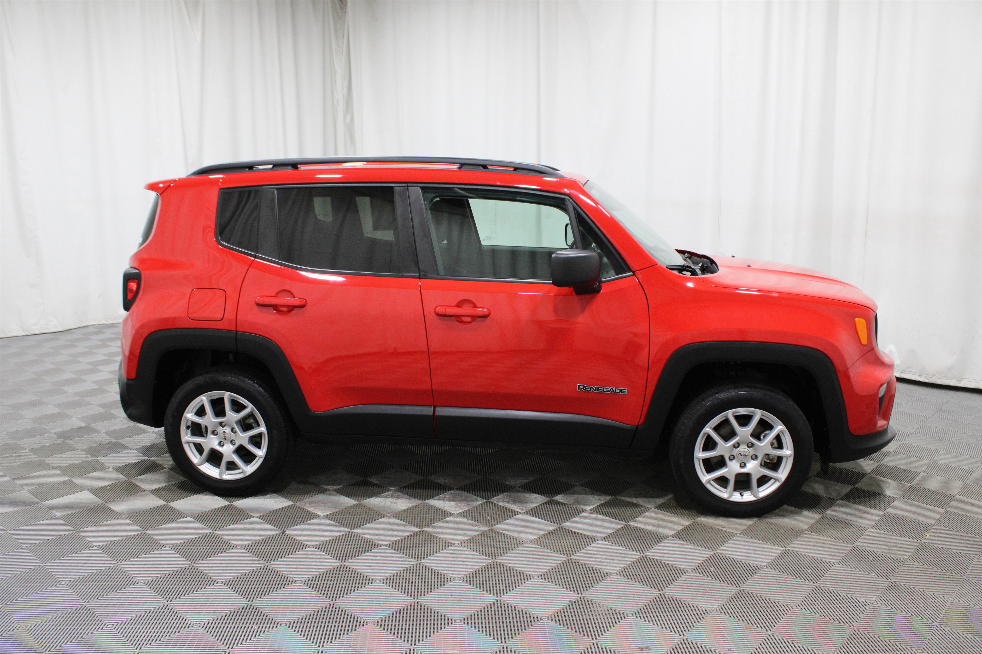 Used 2023 Jeep Renegade Latitude w/ Premium Group image 33