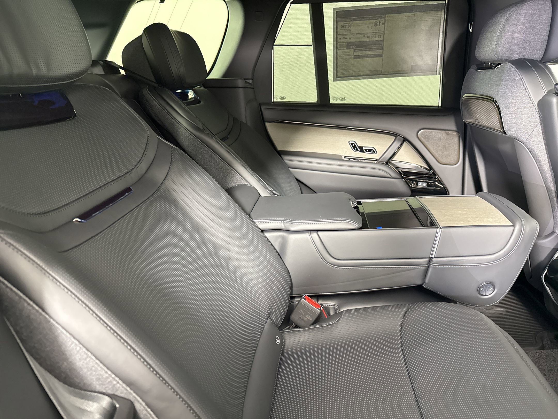 New 2026 Land Rover Range Rover SV image 26