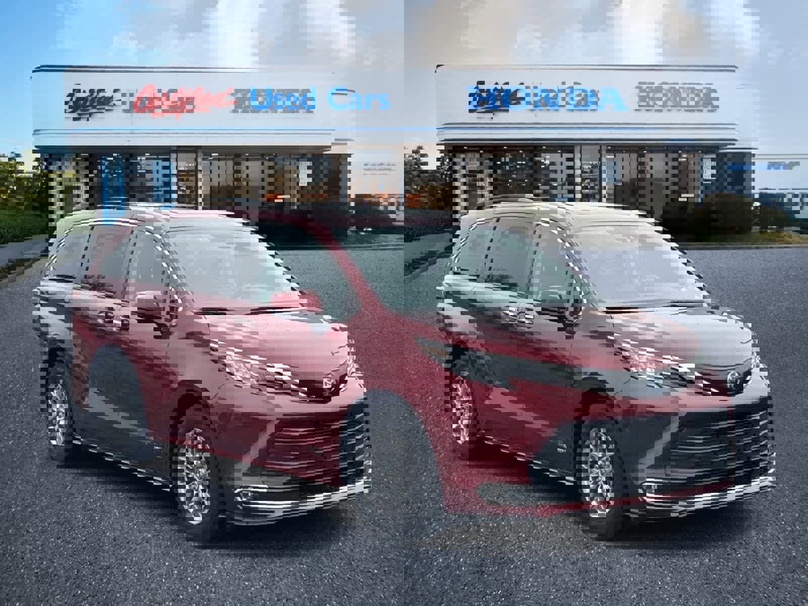 Used 2021 Toyota Sienna XLE w/ XLE Plus Package image 7