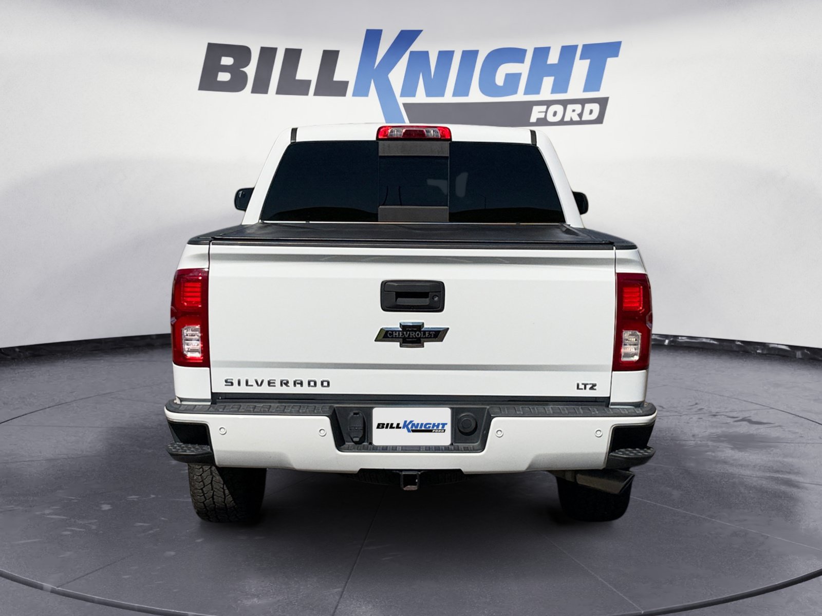 Used 2018 Chevrolet Silverado 1500 LTZ Z71 w/ LTZ Plus Package AWD/4WD image 4